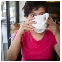 avatar van iemand achter een grote koffiekop