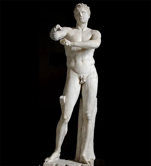 Grieks beeld van jonge man Apoxyomenos